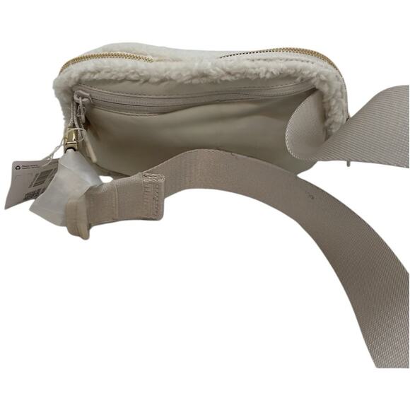 ivory fleece lululemon belt bag Amazon.com: Athletica Everywhere (Light Ivory) : Clothing, Shoes & Jewelry Lululemon Everywhere Fleece Belt Bag